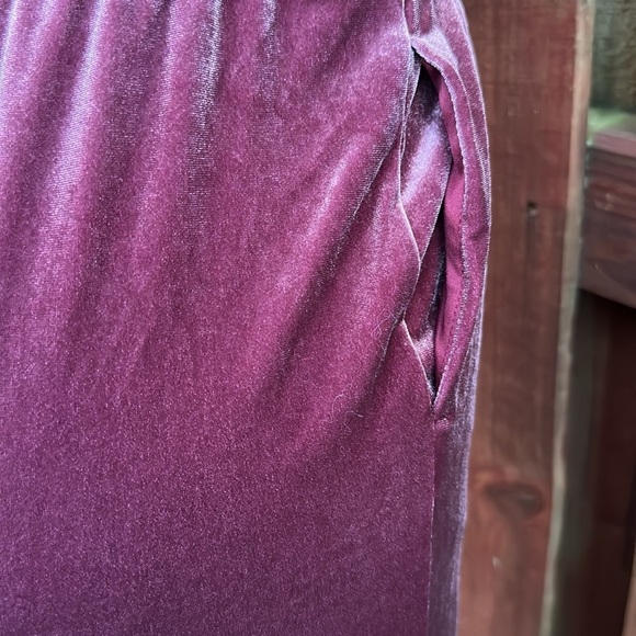 Guess Women’s Velvet Wrap Jumpsuit Burgundy Size S - Picture 10 of 14